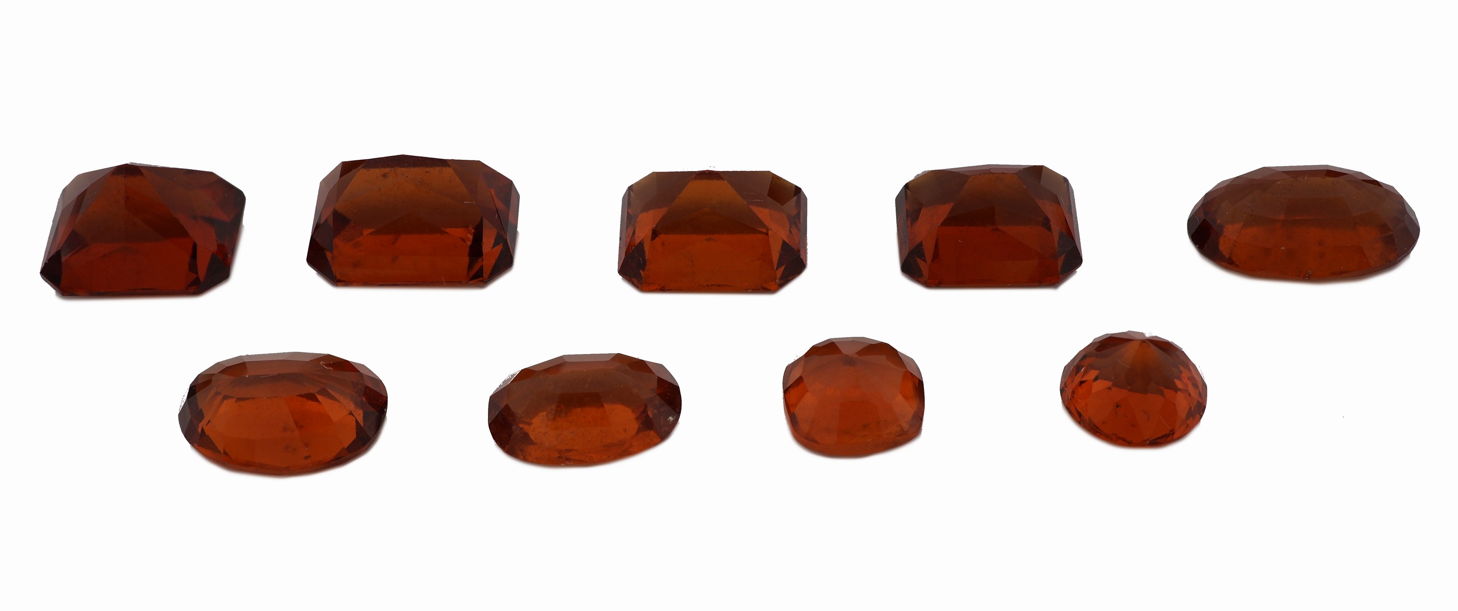 Detail a: lot 9 lose Hessonite, zus. ca. 35.37 ct, versch. Schliffformen und Farbnuancen
