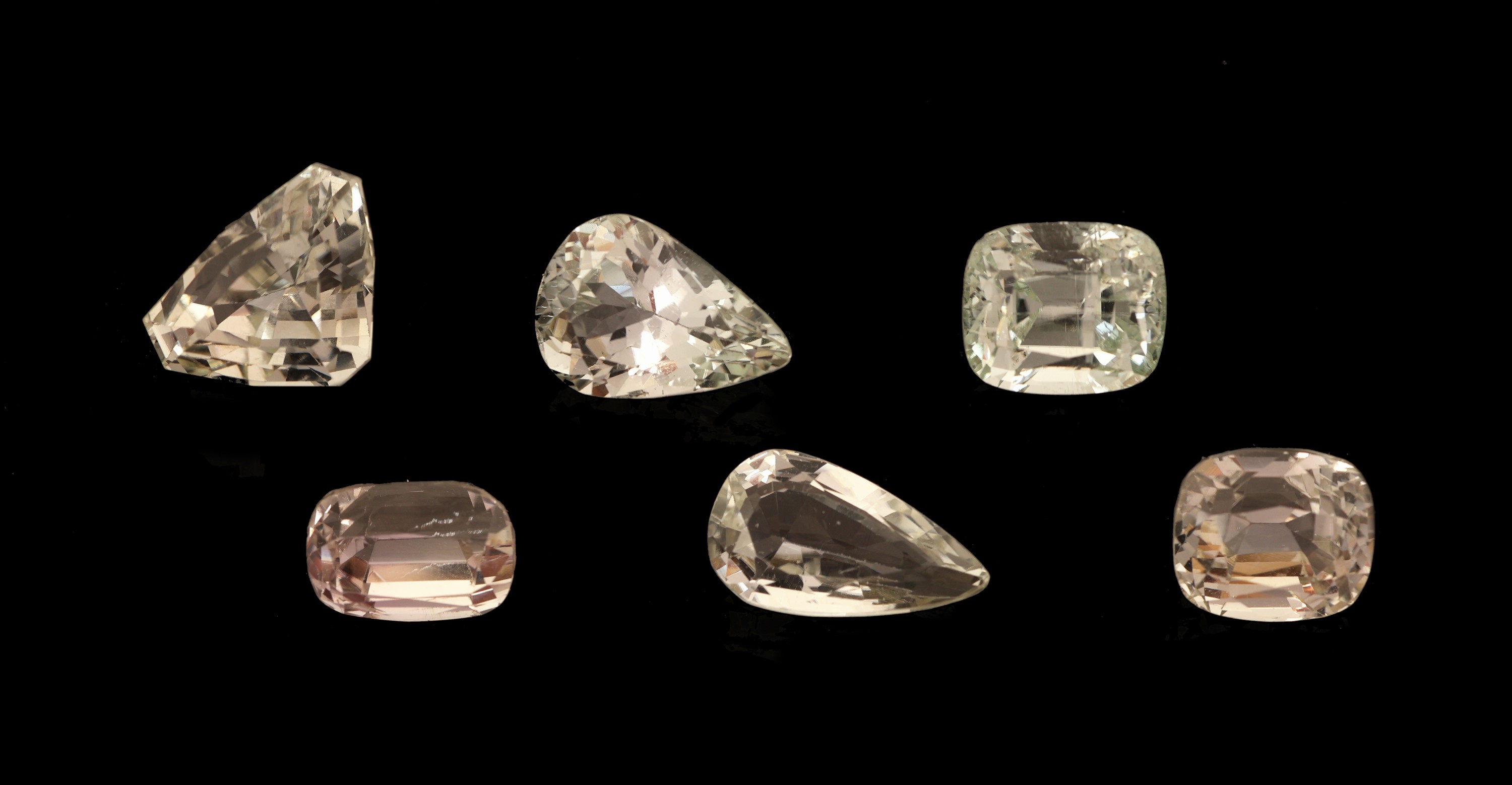 Detail a: Lot 6 lose Hiddenite, zus. ca. 83.42 ct, versch. Schliffformen und Farbnuancen