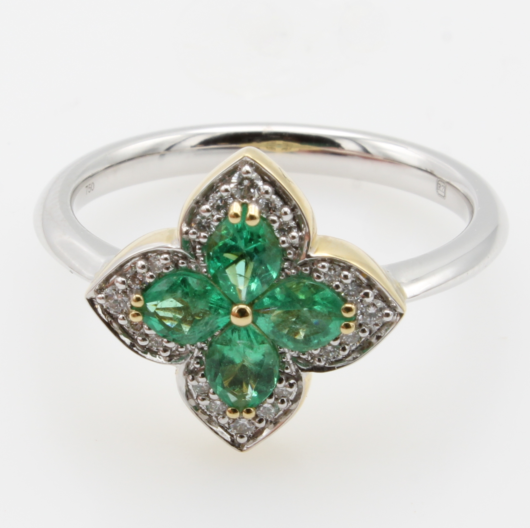 Image 27044540 - Ring mit Smaragden und Brillanten, GG/WG 750/000, 4 Smaragde zus. ca. 0.51 ct, 20 Brill. ...