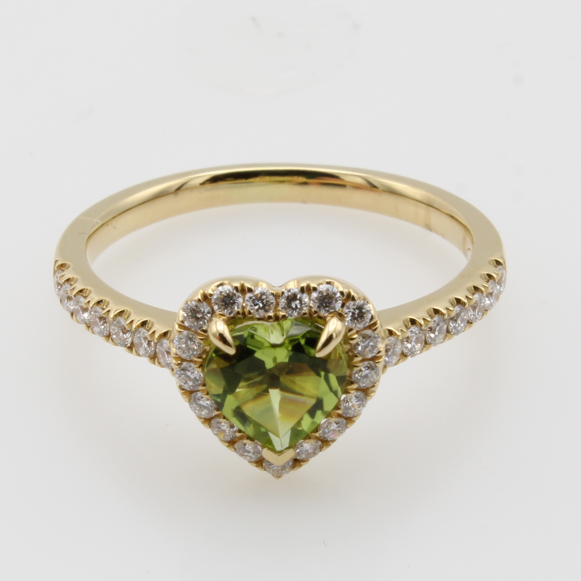 Image 27044541 - Ring mit Peridot und Brillanten, GG 750/000,Peridotherz ca. 0.82 ct, 31 Brill. zus. ca. ...