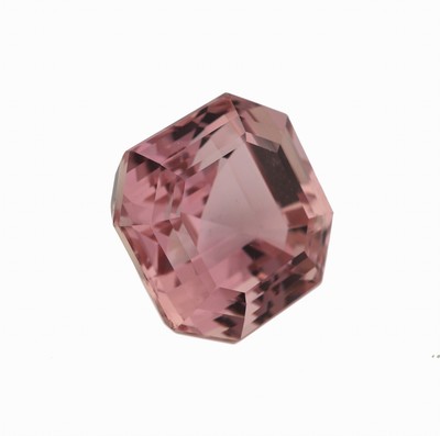 27044521a - Loser Kunzit, ca. 62.85 ct, Asscher Cut, ca. 22.50 x 22.10 x 17.00 mm Schätzpreis: ...
