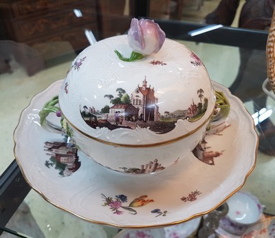 27044547g - Small lidded tureen/lidded bowl with presentoir/plate, Meissen, around 1745/50, ...