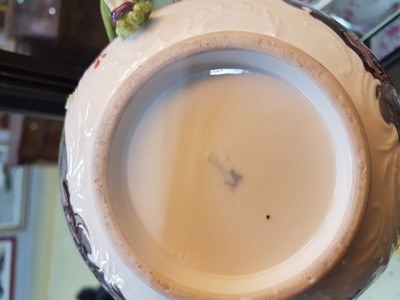 27044547n - Small lidded tureen/lidded bowl with presentoir/plate, Meissen, around 1745/50, ...