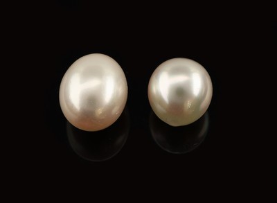 27044563a - Konvolut 2 lose Südseezuchtperlen, 1 x l. unrund, schönes Lüster, D. ca. 10.4 mm, 1 x ...