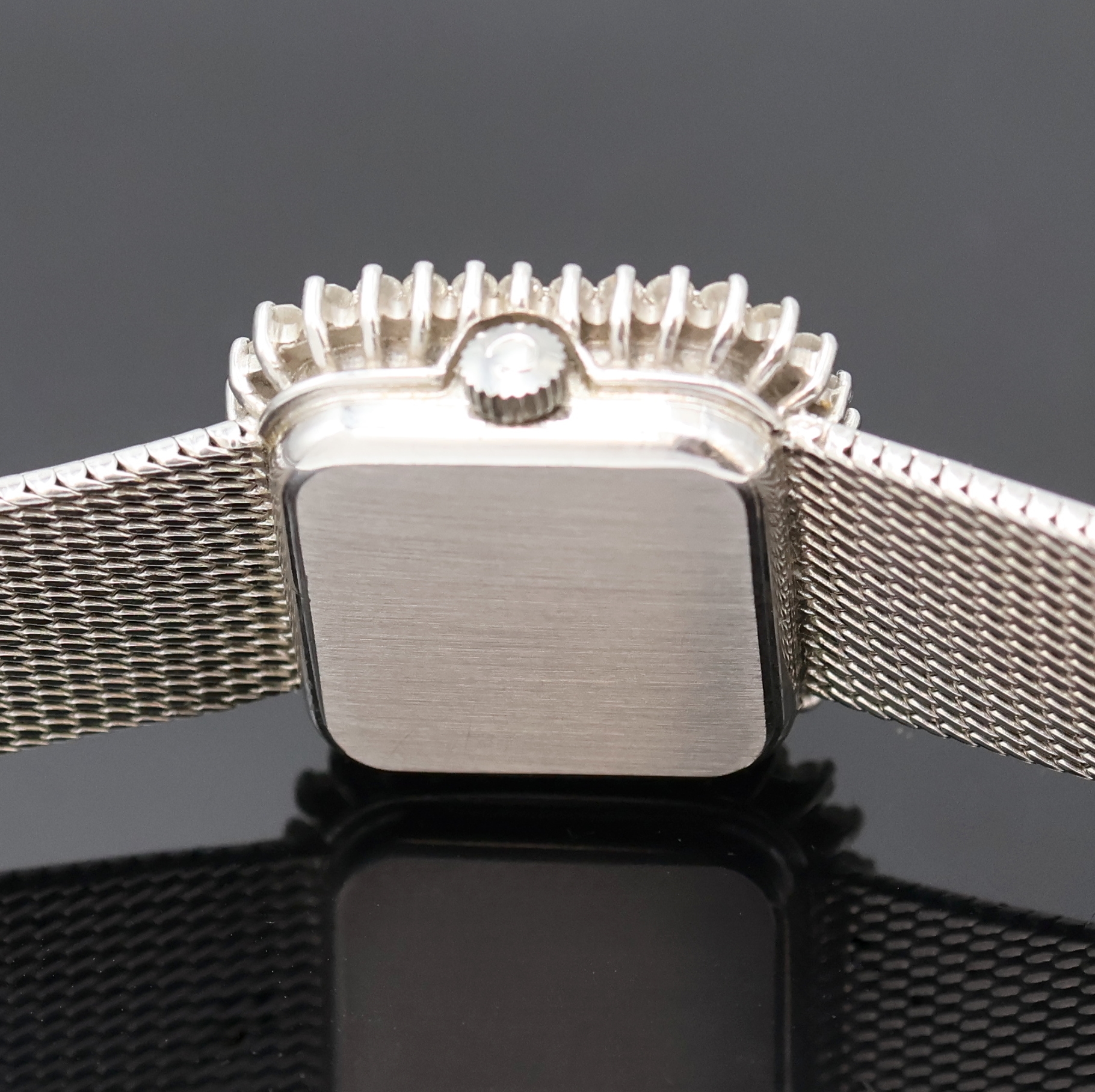 Detail f: OMEGA De Ville Damenarmbanduhr in WG 750/000 Referenz 1211, Handaufzug, Schweiz um 1969, 2-teil. Geh. inkl. orig. Milanaiseband, Boden aufgedr., ...