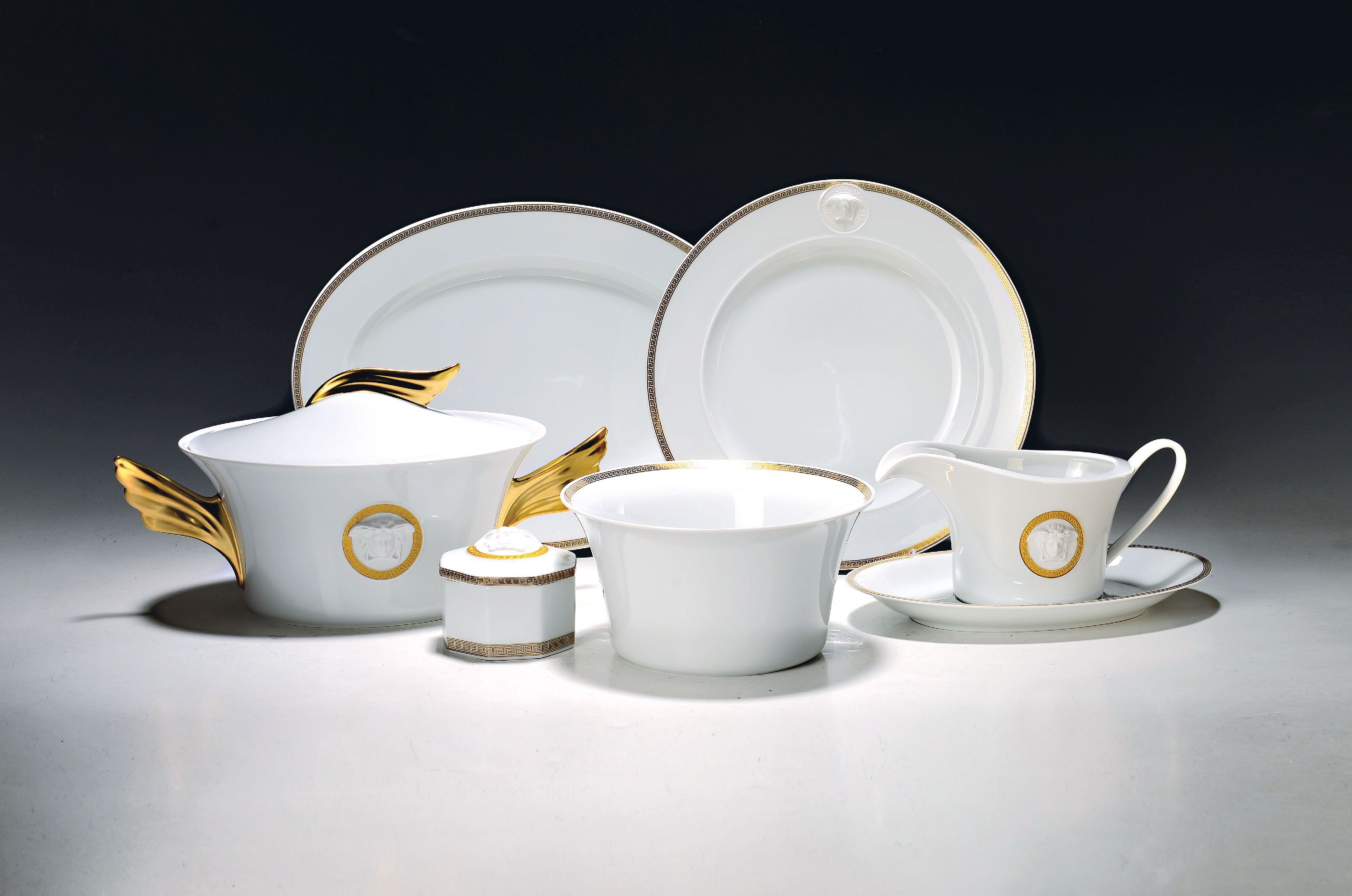 Image 27044746 - Speiseservice für 7 Personen, Rosenthal, Entwurf Gianni Versace, Modell Medaille Meandre ...