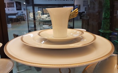 27044745d - Frühstückservice für 6 Personen, Rosenthal, Entwurf Gianni Versace, Modell Medaille ...