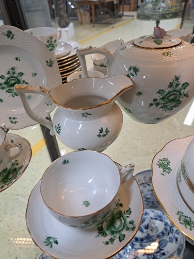 27044749b - Umfangreiches Service, Herend, Nanking bouquet/Niang vert, 20. Jh, Pfingstrose mit ...