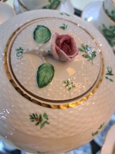 27044749e - Umfangreiches Service, Herend, Nanking bouquet/Niang vert, 20. Jh, Pfingstrose mit ...