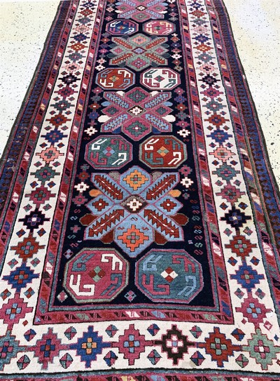 27044750e - Antiker´Lenkoran´Kazak, Kaukasus, um 1900, Wolle auf Wolle, ca. 268 x 103 cm, EHZ: 2-3, ...