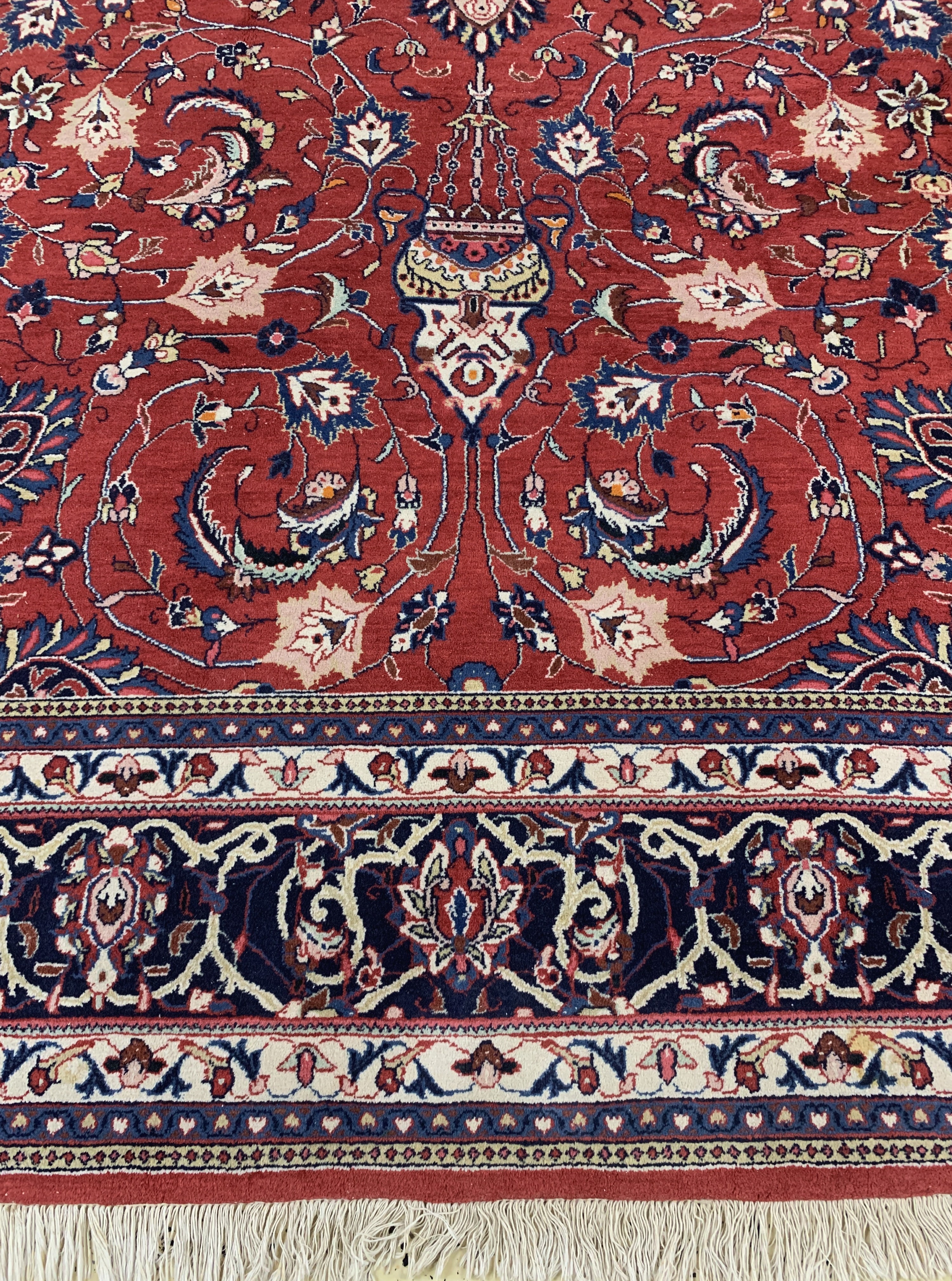Detail b: Sarogh, Persien, Ende 20.Jhd., Wolle auf Baumwolle, ca. 367 x 270 cm, EHZ: 2, reinigungsbedürftig