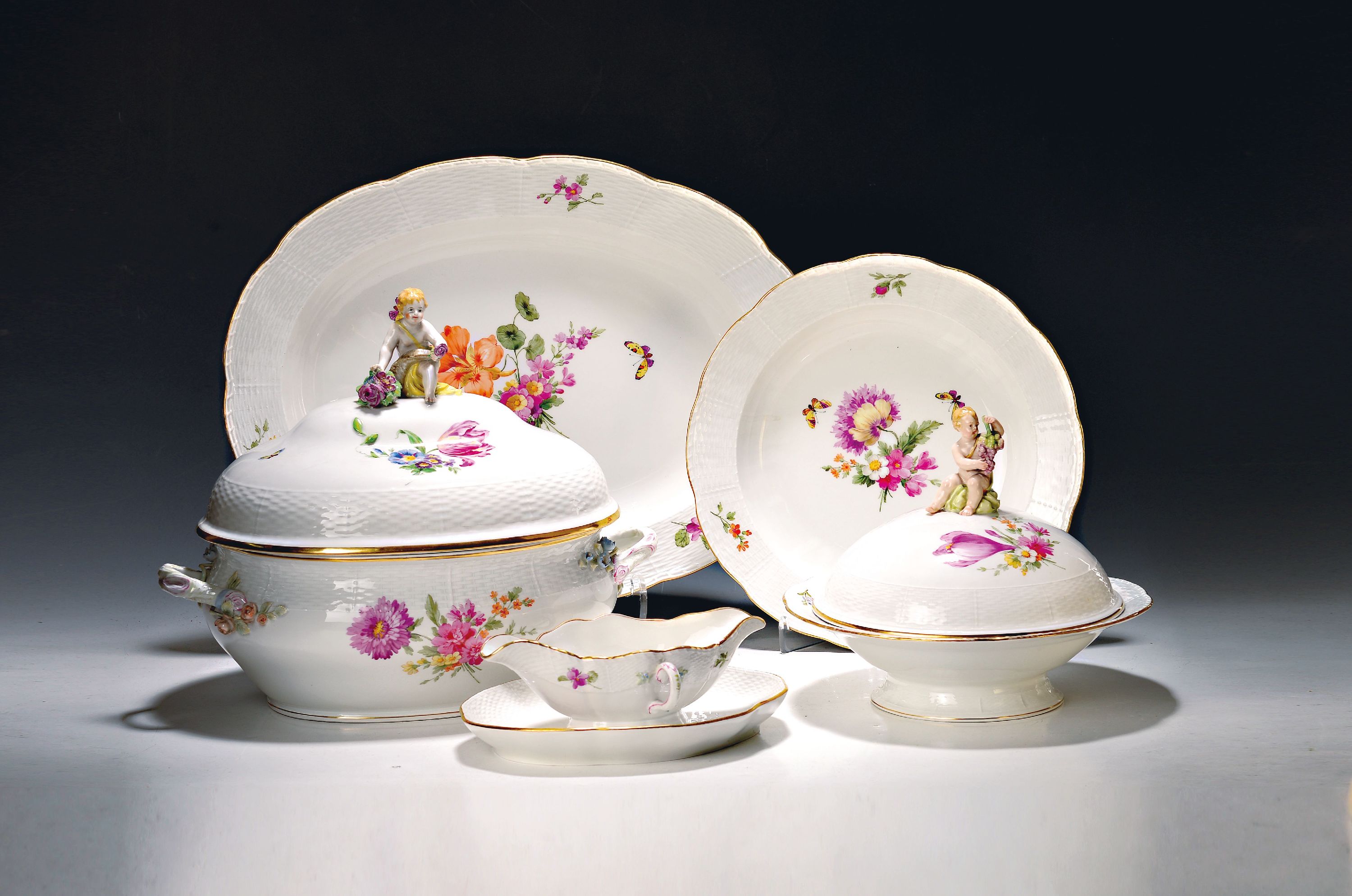 Image 27044909 - Teile eines Tafelservice, KPM, Berlin, Anfang 20.Jh., Porzellan, Alt-Ozier, Reliefzier, ...