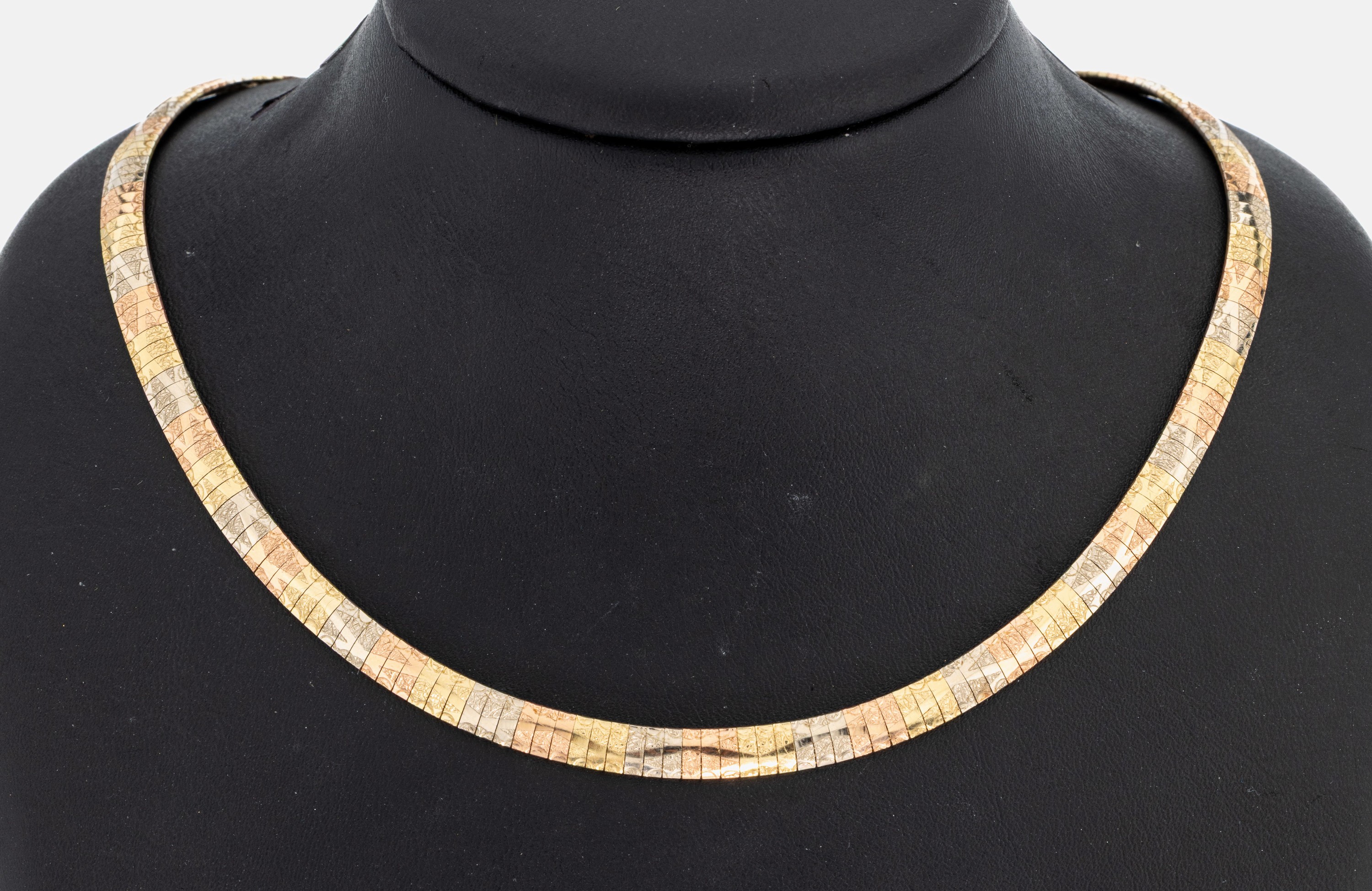 Image 27044986 - 14 kt Gold Collier, GG/WG/RG 585/000, teilstrukturiert, L. ca. 45 cm, Kastenschloss mit ...