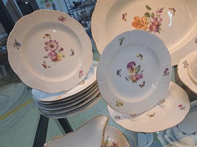 27044909c - Teile eines Tafelservice, KPM, Berlin, Anfang 20.Jh., Porzellan, Alt-Ozier, Reliefzier, ...