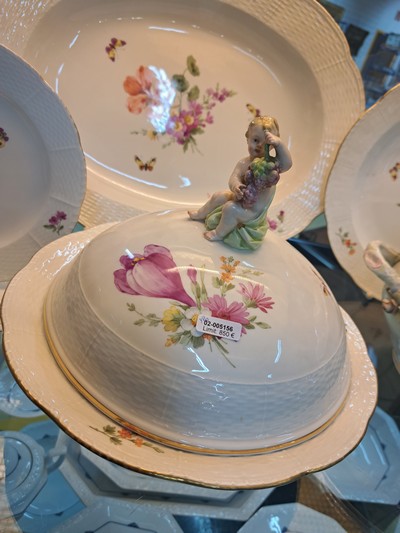 27044909d - Teile eines Tafelservice, KPM, Berlin, Anfang 20.Jh., Porzellan, Alt-Ozier, Reliefzier, ...