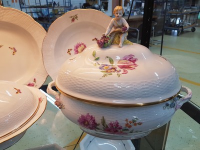 27044909i - Teile eines Tafelservice, KPM, Berlin, Anfang 20.Jh., Porzellan, Alt-Ozier, Reliefzier, ...