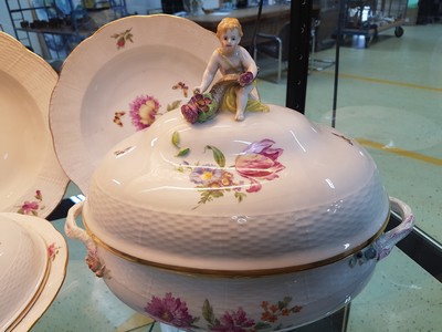 27044909n - Teile eines Tafelservice, KPM, Berlin, Anfang 20.Jh., Porzellan, Alt-Ozier, Reliefzier, ...