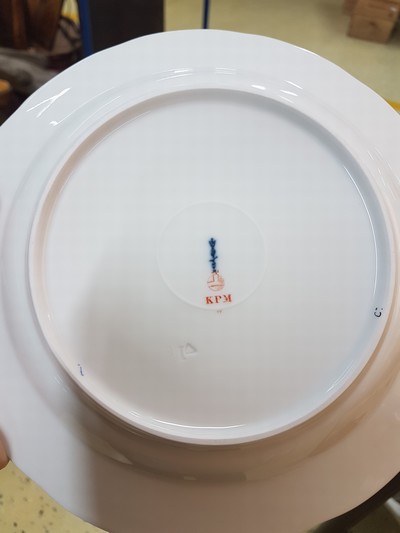 27044909p - Teile eines Tafelservice, KPM, Berlin, Anfang 20.Jh., Porzellan, Alt-Ozier, Reliefzier, ...