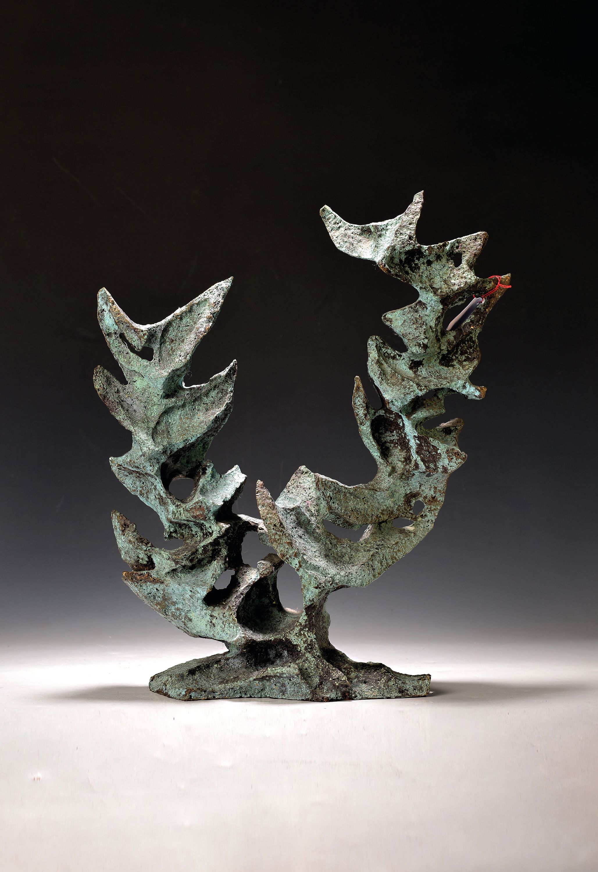 Detail k: Georg Günther Zeuner, 1923 Dresden-2011 Speyer, Ohne Titel, Bronzeskulptur, partiell grün patiniert, H. ca. 49cm