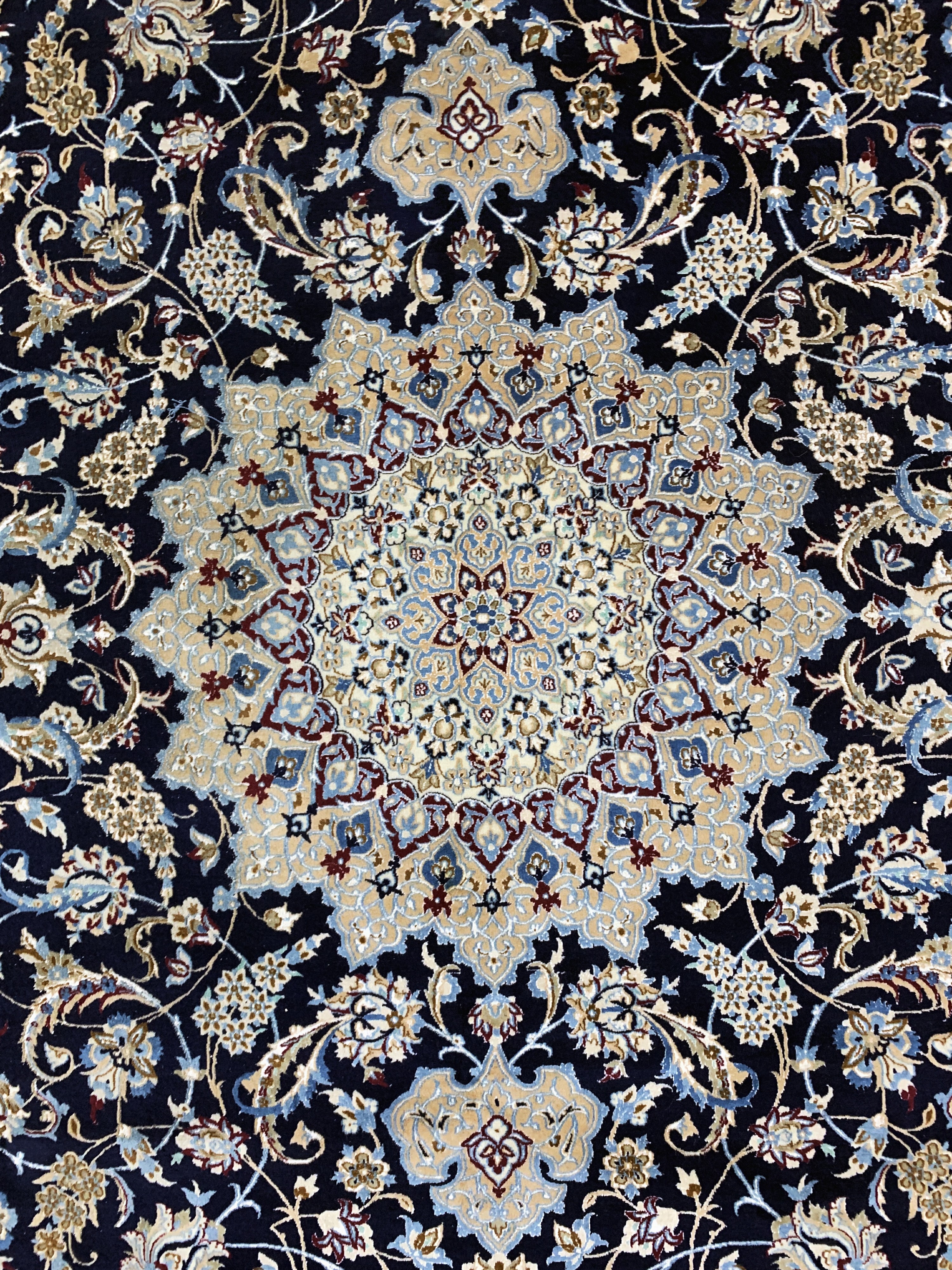 Detail d: Nain fein(6 La), Persien, Mitte 20.Jhd, Korkwolle mit Seide, ca. 307 x 213 cm, ca. 1,0Mio. Kn/qm, EHZ: 2,(eine Seite Fransen erneuert)