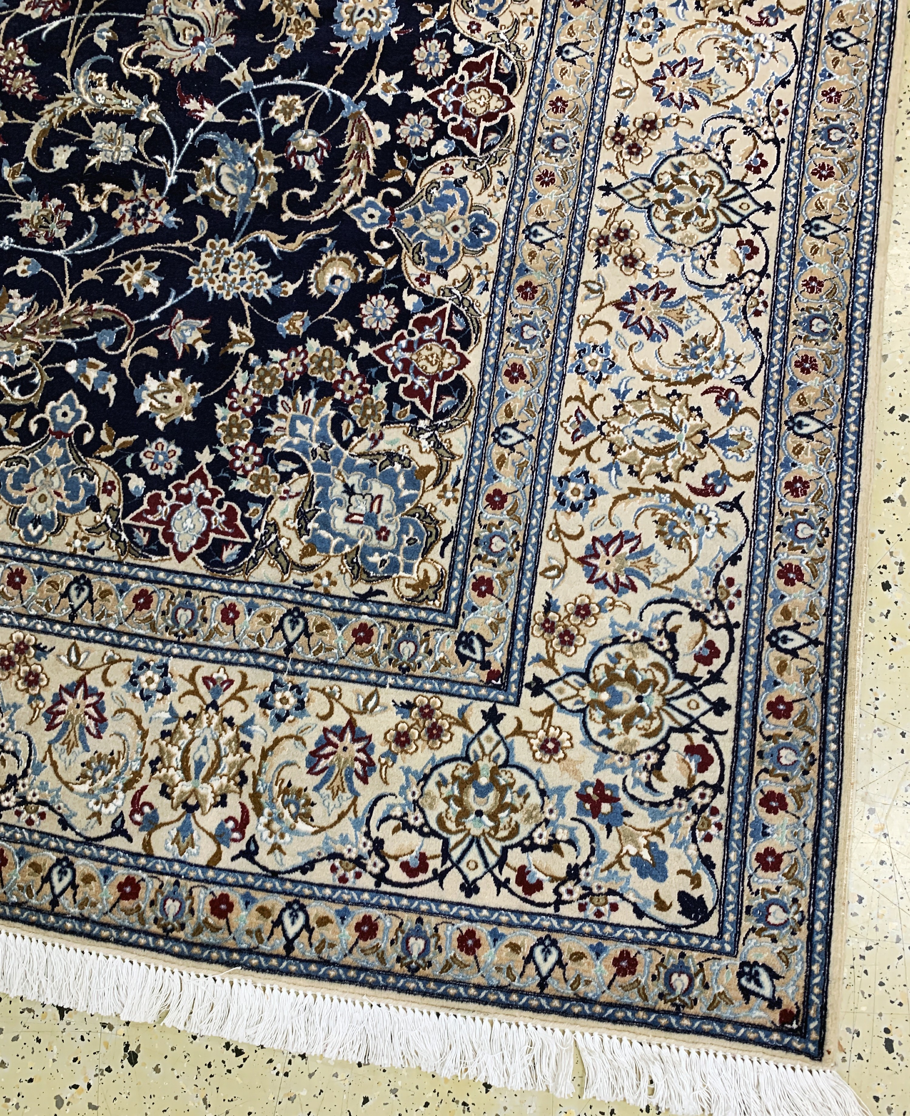Detail g: Nain fein(6 La), Persien, Mitte 20.Jhd, Korkwolle mit Seide, ca. 307 x 213 cm, ca. 1,0Mio. Kn/qm, EHZ: 2,(eine Seite Fransen erneuert)