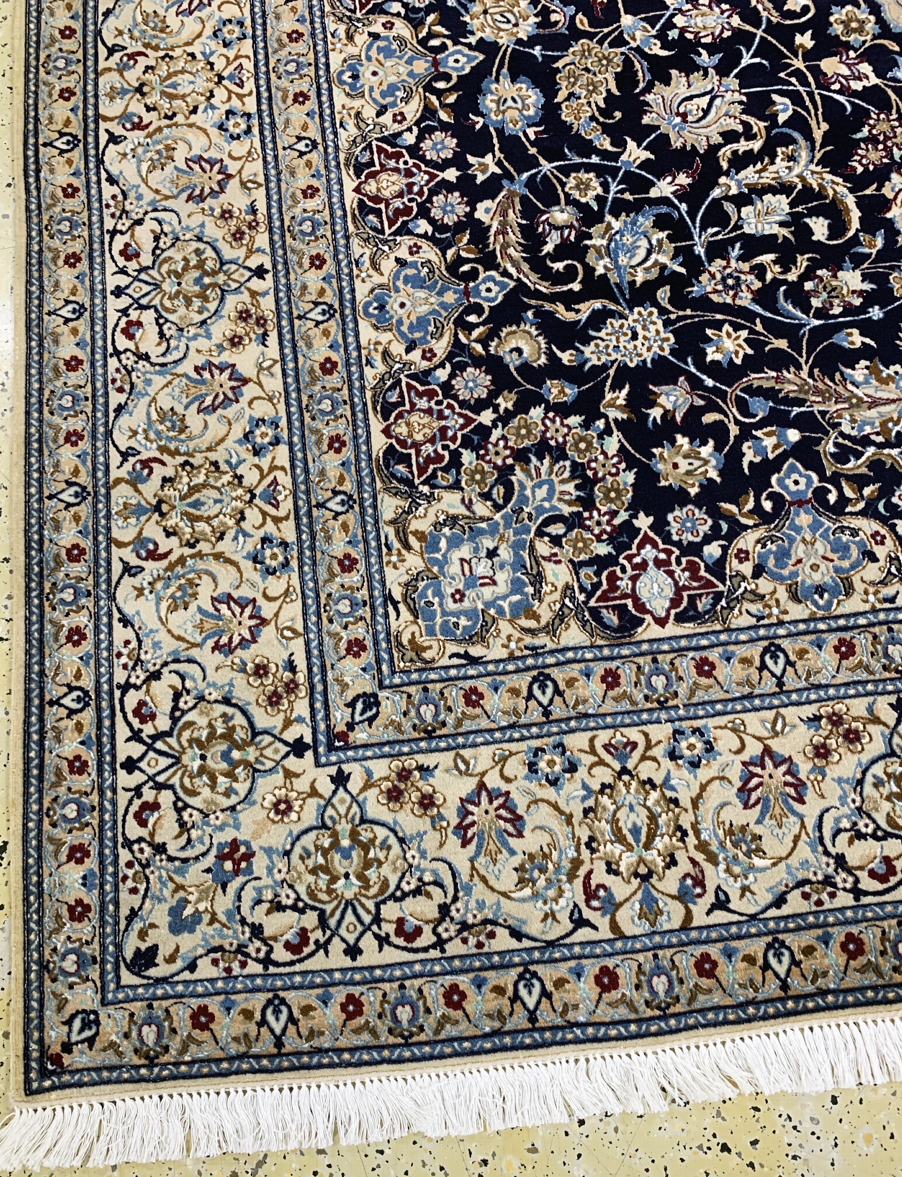 Detail h: Nain fein(6 La), Persien, Mitte 20.Jhd, Korkwolle mit Seide, ca. 307 x 213 cm, ca. 1,0Mio. Kn/qm, EHZ: 2,(eine Seite Fransen erneuert)
