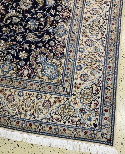 27045002g - Nain fein(6 La), Persien, Mitte 20.Jhd, Korkwolle mit Seide, ca. 307 x 213 cm, ca. ...