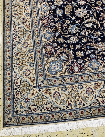 27045002h - Nain fein(6 La), Persien, Mitte 20.Jhd, Korkwolle mit Seide, ca. 307 x 213 cm, ca. ...