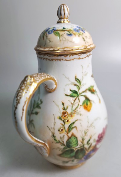 27045070b - Mokkakanne und Zuckerdose, KPM Berlin, 20.Jh. , Porzellan, Goldstaffage, feine wohl ...