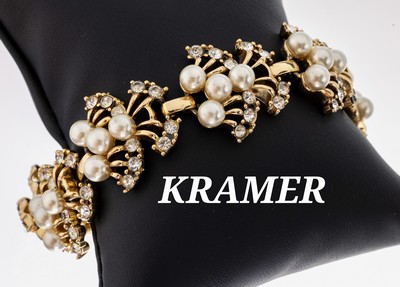 Image KRAMER Modeschmuck Armband, USA um 1955-60, sign., farbl. Strassbes., weißer ...