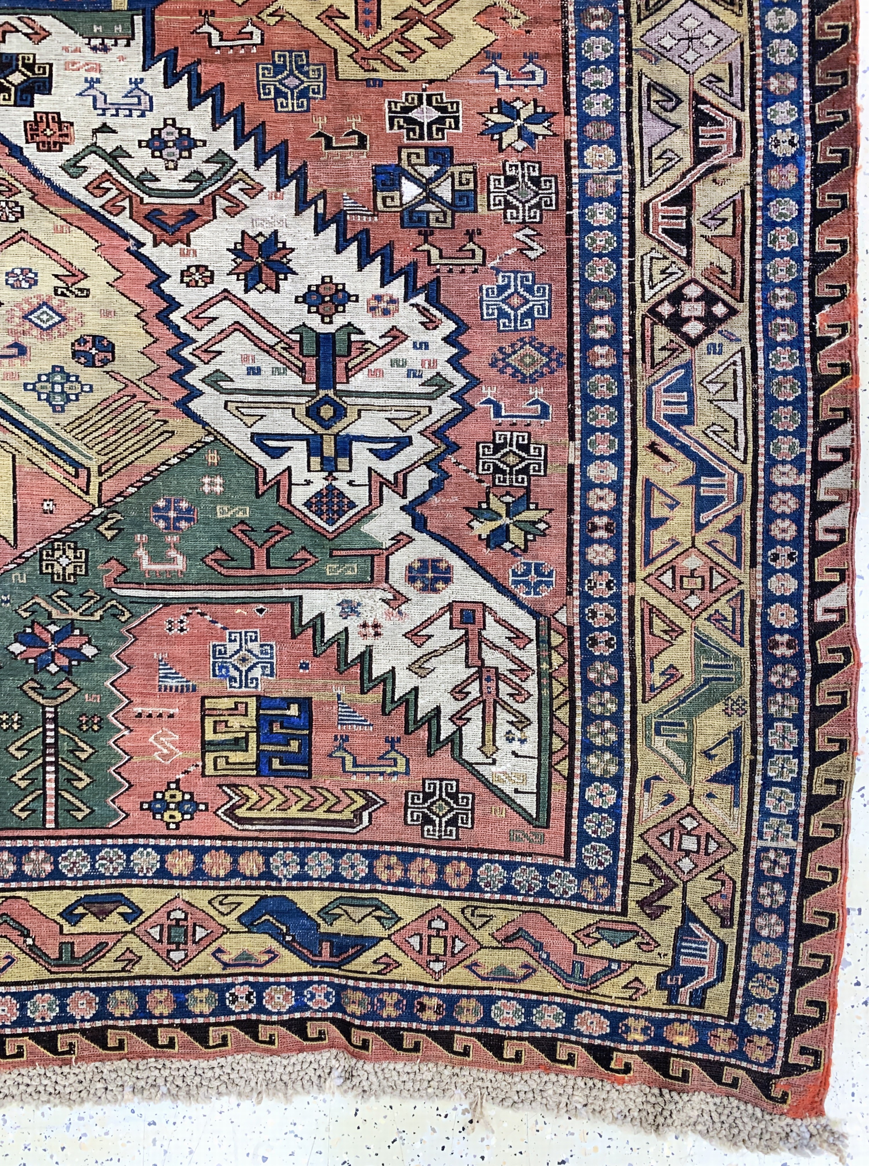 Detail a: Antiker Sumakh, Kaukasus, 19.Jhd, Wolle aufWolle, ca. 315 x 203 cm, EHZ: 2, (kleine restaurierungen)