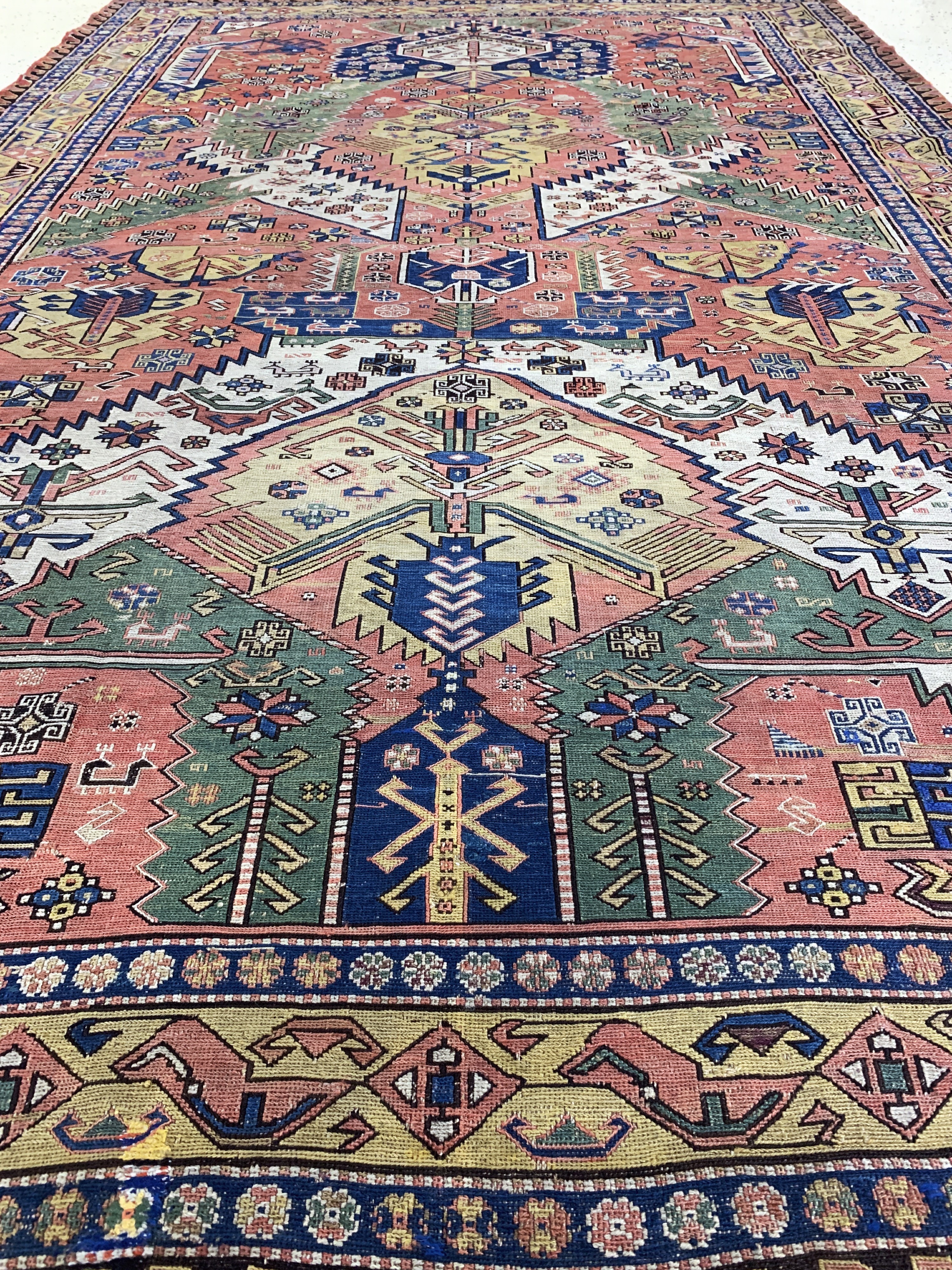 Detail i: Antiker Sumakh, Kaukasus, 19.Jhd, Wolle aufWolle, ca. 315 x 203 cm, EHZ: 2, (kleine restaurierungen)