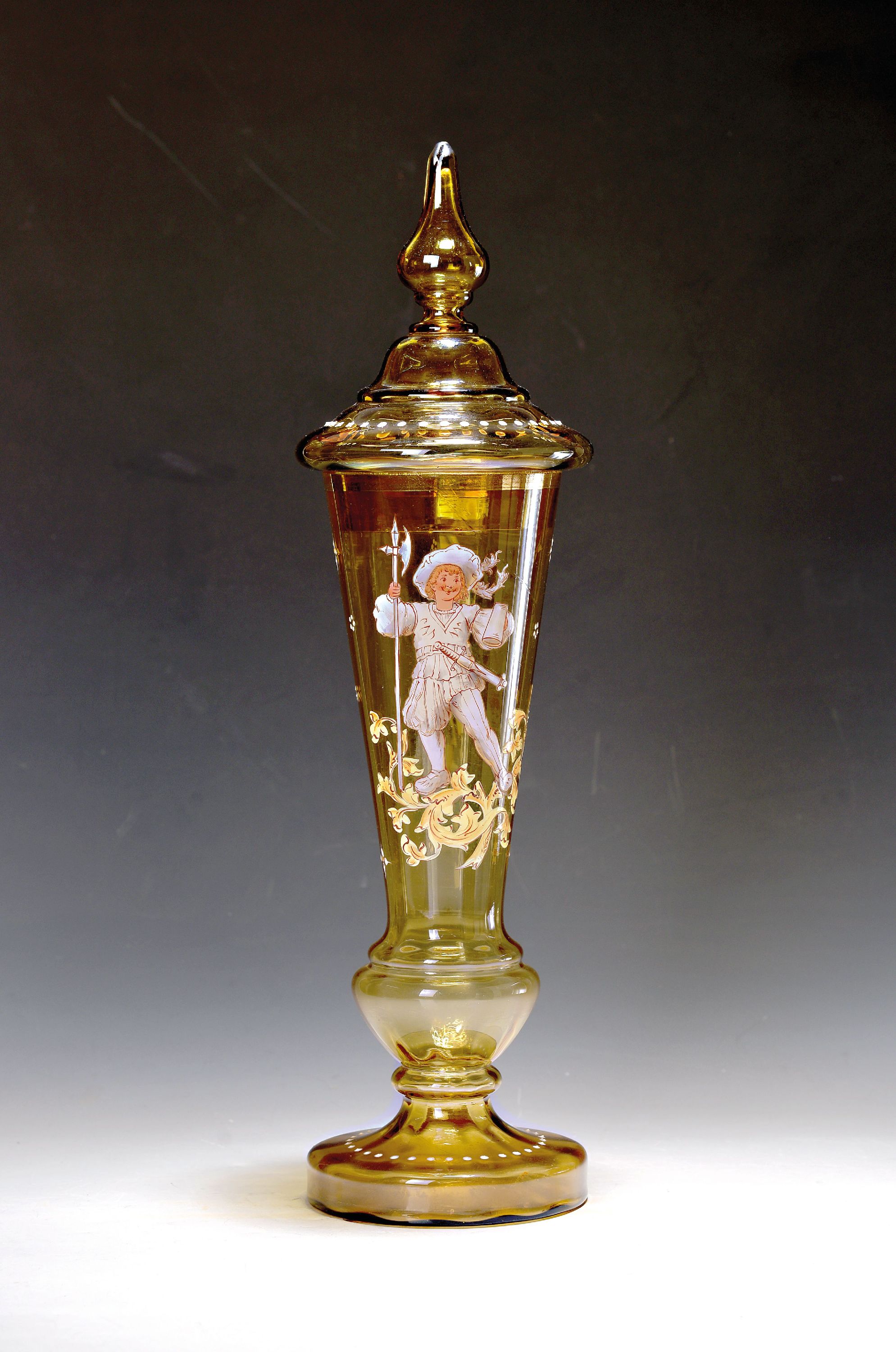 Image 27045678 - Großer Deckelpokal, um 1880-90, Historismus, grünes optisch geblasenes Glas mit ...