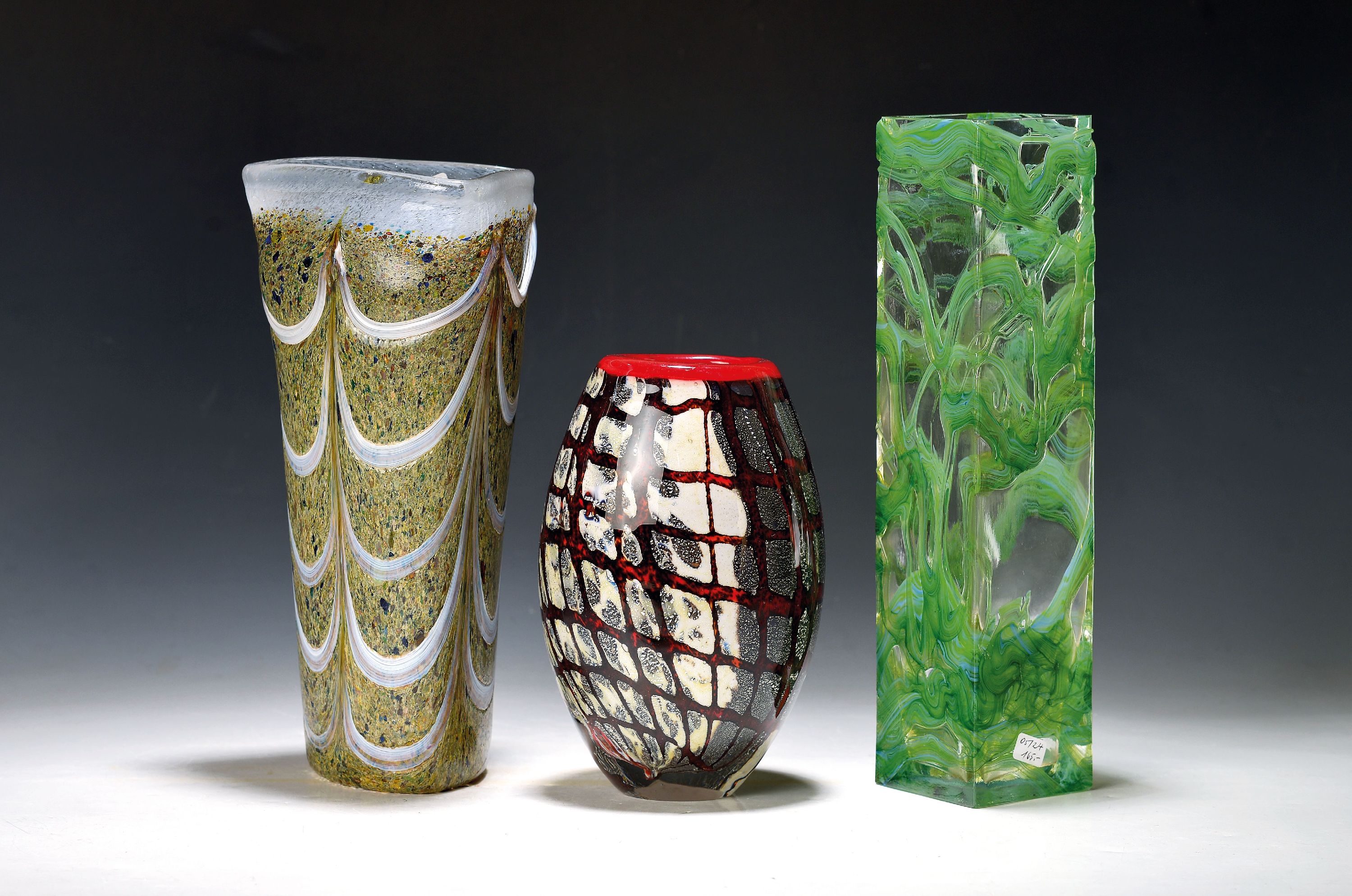 Image 27045683 - 3 Künstlervasen, Frankreich/Murano/Tschechien, 20. Jh., 1 x Vierkant, farbloses Glas ...