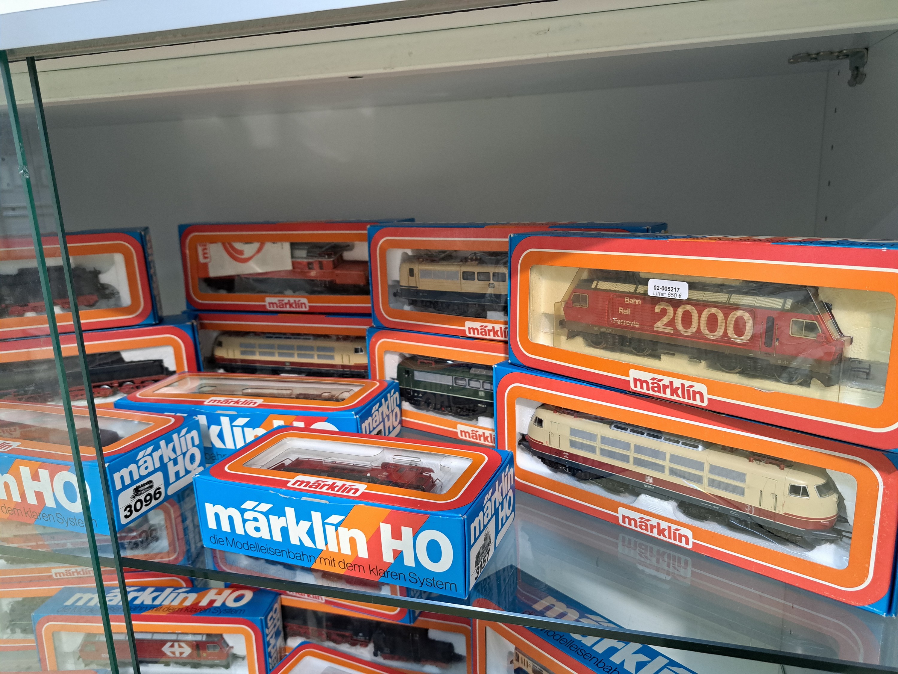 Detail i: Konvolut Modelleisenbahnen: Märklin Spur H0, Bj. Loks 1974-1986, Wägen 1975-1988, Diesel -/E-Loks 3041, 3049, 2x 3054, 3057, 3058, 3146, 3147, ...