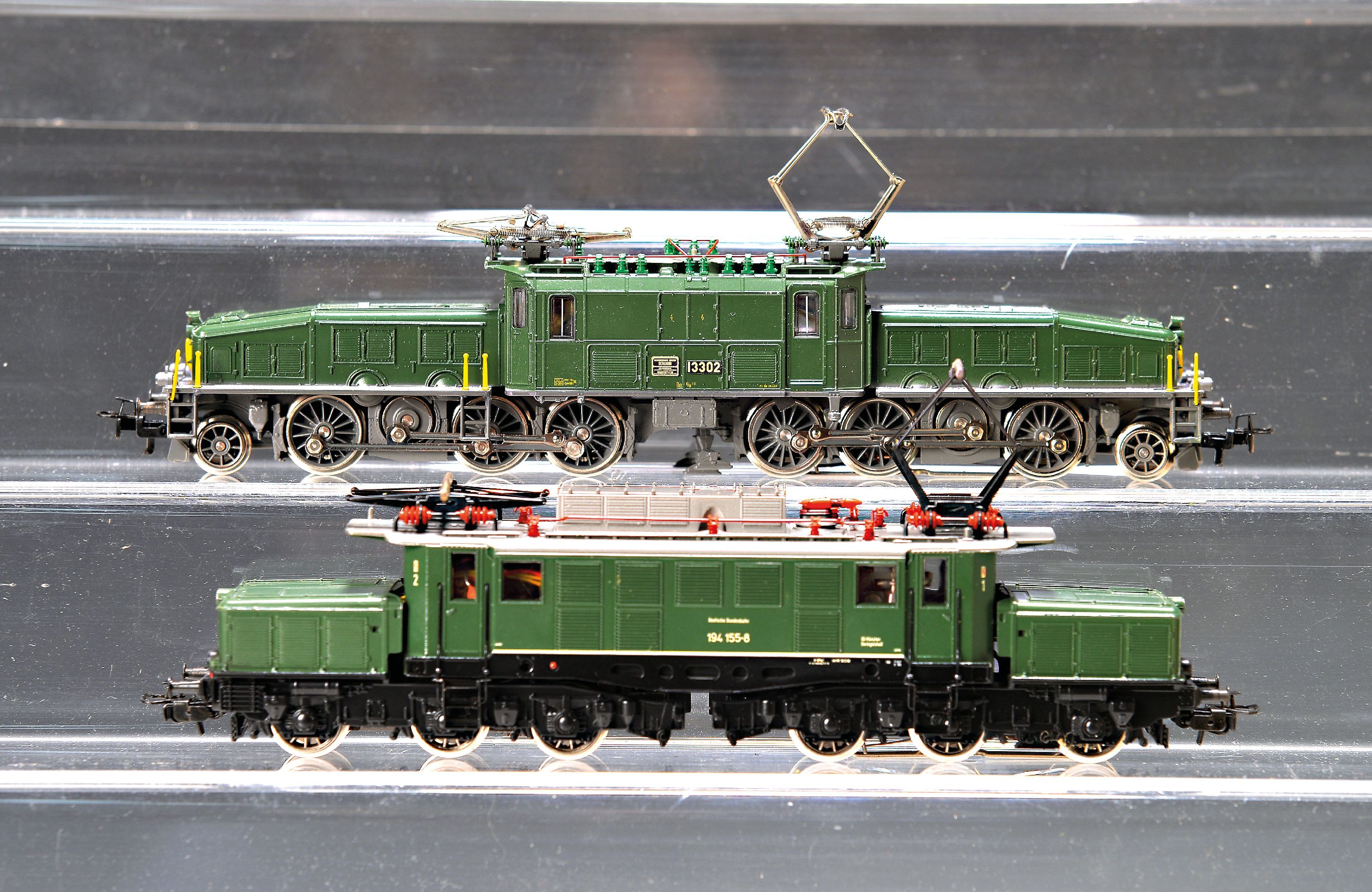 Image 27045694 - Märklin, Spur H0, Zugset 3300 2x ´Krokodil´, 125 Jahre Märklin, Bj. um 1984, E-Lok Be ...