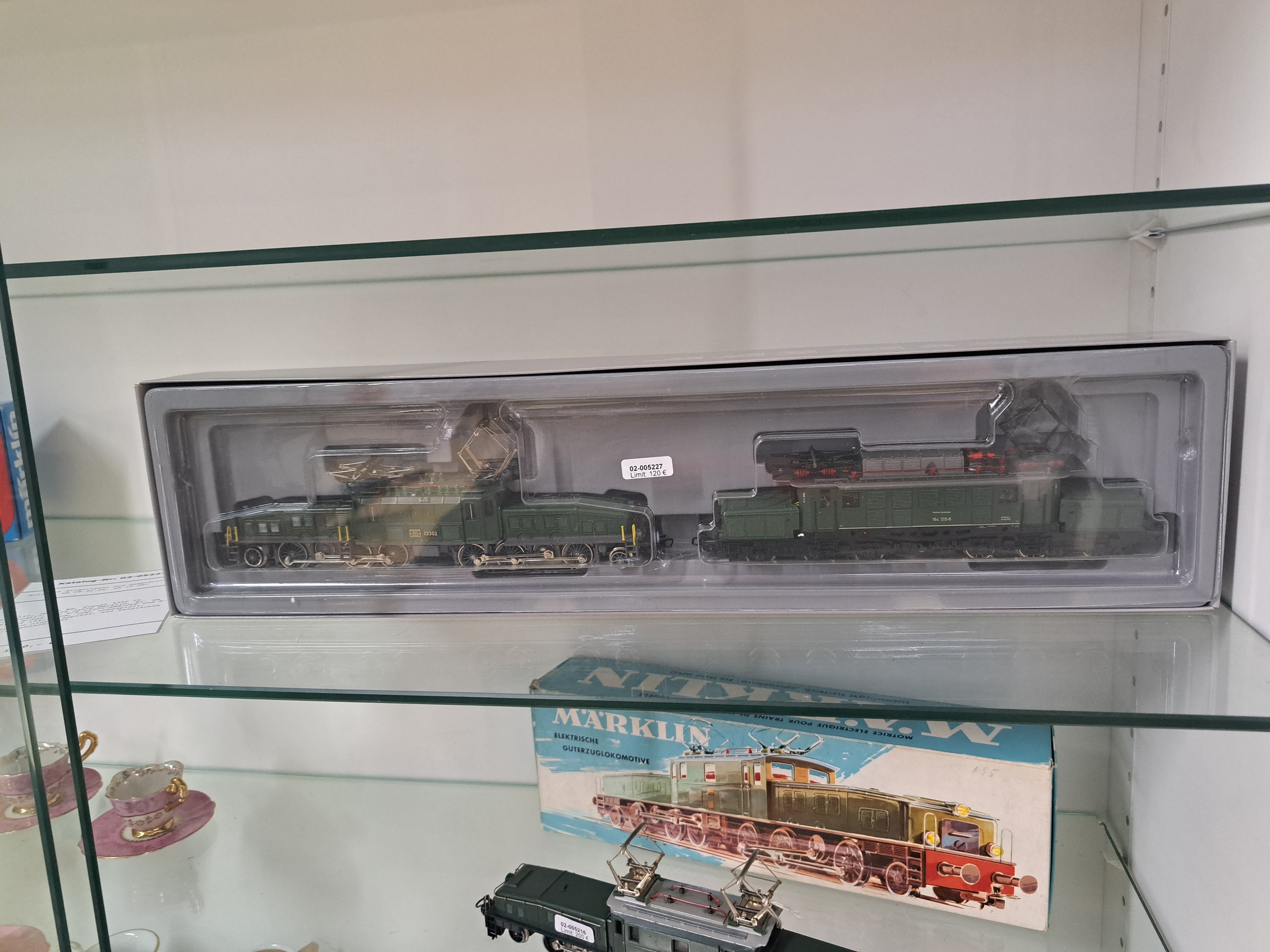 Detail a: Märklin, Spur H0, Zugset 3300 2x "Krokodil", 125 Jahre Märklin, Bj. um 1984, E-Lok Be 6/8 13302-SBB/CFF und E-Lok 194 155-8-DB, OVP, ...