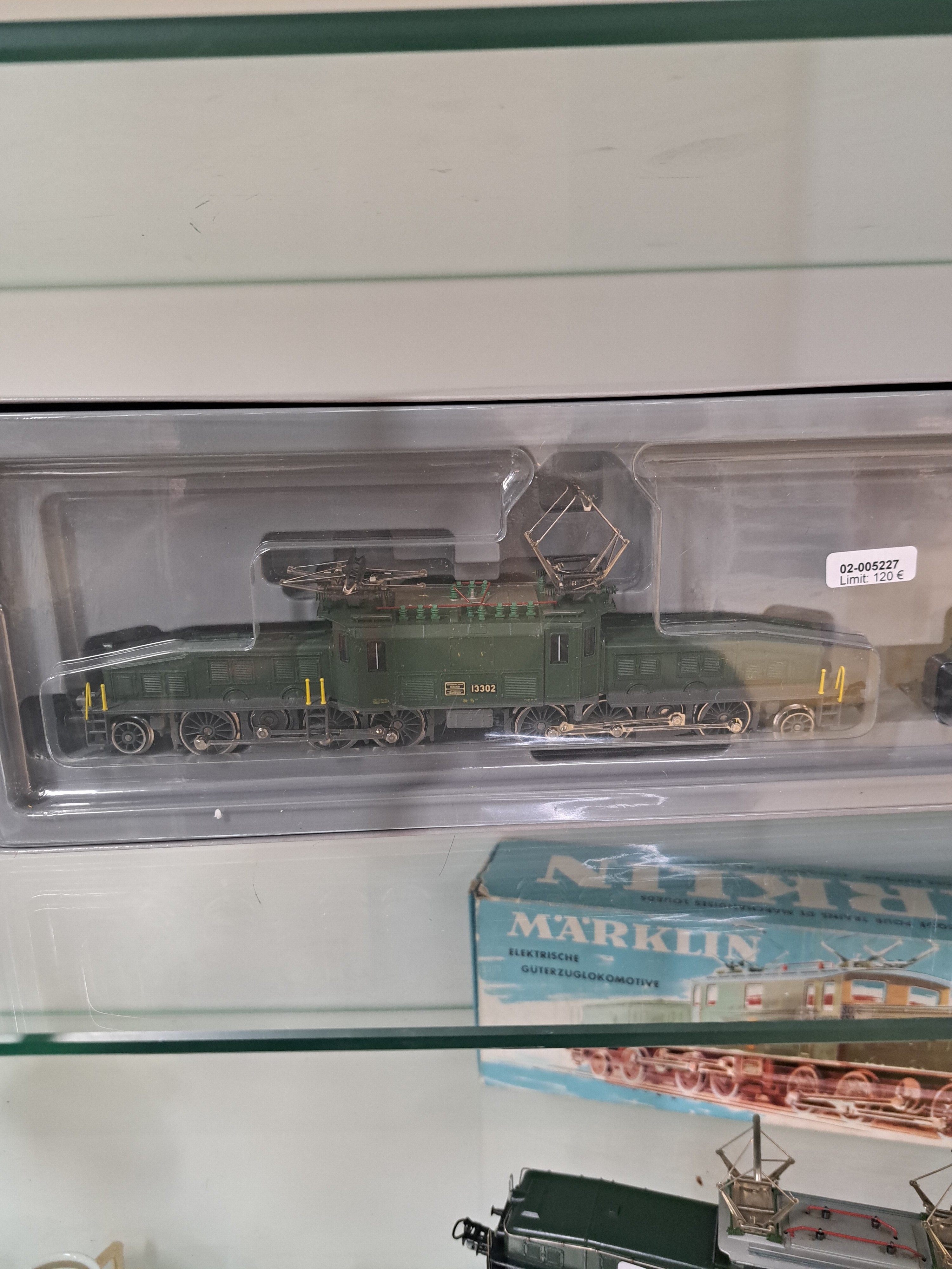 Detail b: Märklin, Spur H0, Zugset 3300 2x "Krokodil", 125 Jahre Märklin, Bj. um 1984, E-Lok Be 6/8 13302-SBB/CFF und E-Lok 194 155-8-DB, OVP, ...