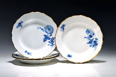 Image 4 Speiseteller, Meissen, 20. Jh., 1. Wahl, Dekor blaue Blume unter der Glasur, Goldrand, ...