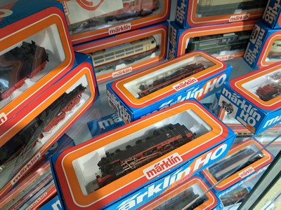 27045692d - Konvolut Modelleisenbahnen: Märklin Spur H0, Bj. Loks 1974-1986, Wägen 1975-1988, ...