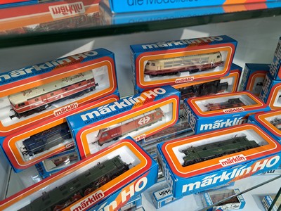 27045692f - Konvolut Modelleisenbahnen: Märklin Spur H0, Bj. Loks 1974-1986, Wägen 1975-1988, ...