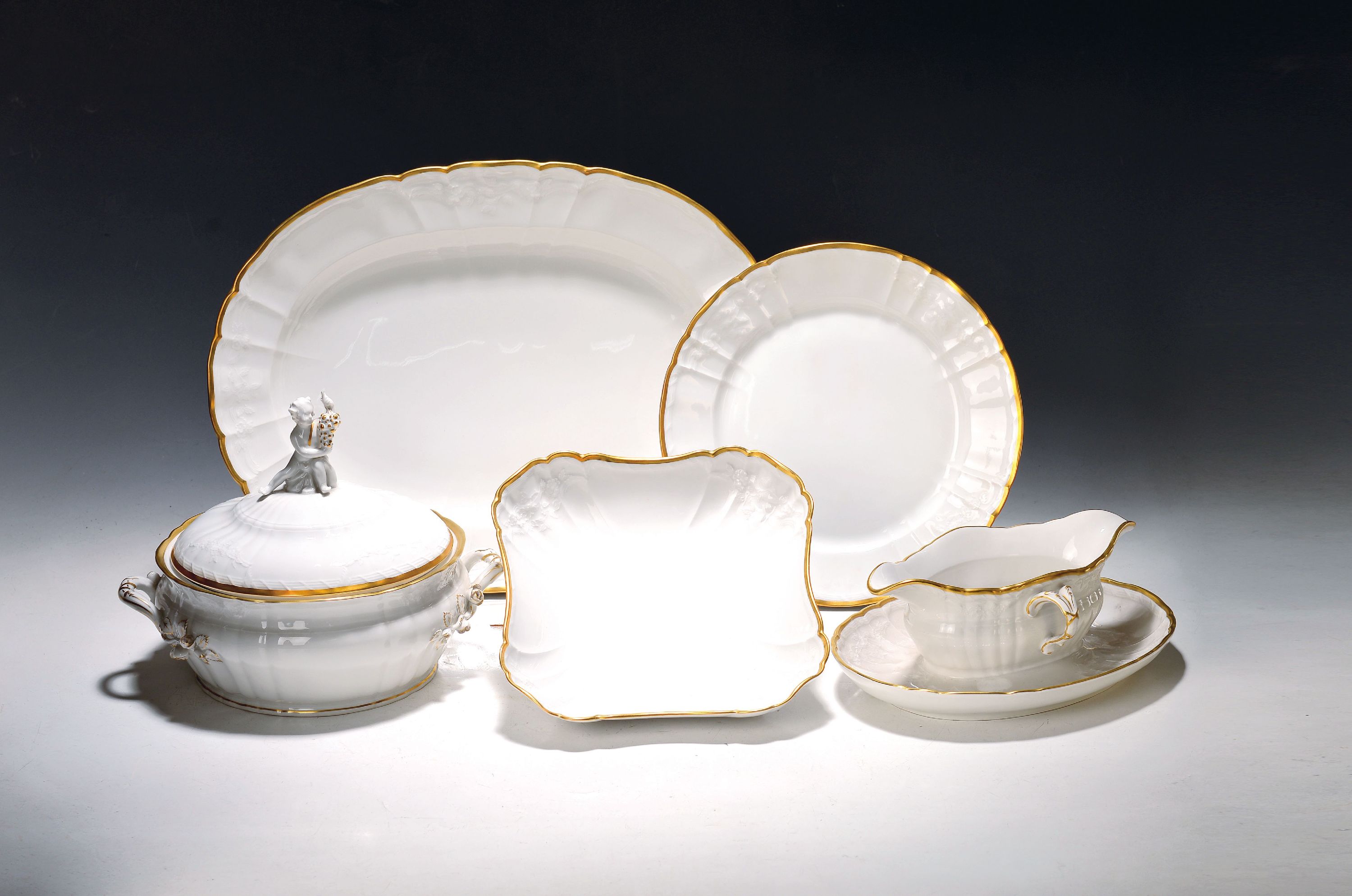 Image 27045735 - Speiseservice für 12 Personen, KPM Berlin, Modell Rocaille, weiß mit Relief und ...