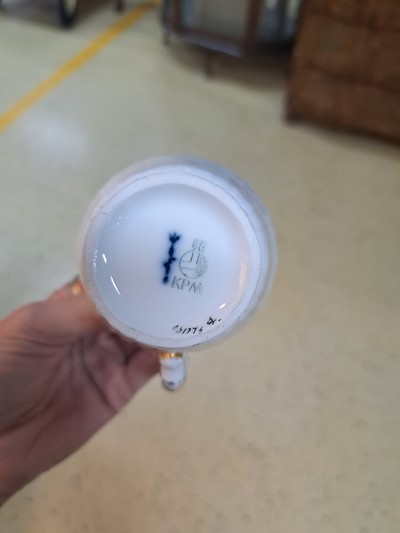 27045734g - Kaffeeservice für 12 Personen, KPM Berlin, Modell Rocaille, weiß mit Relief und ...