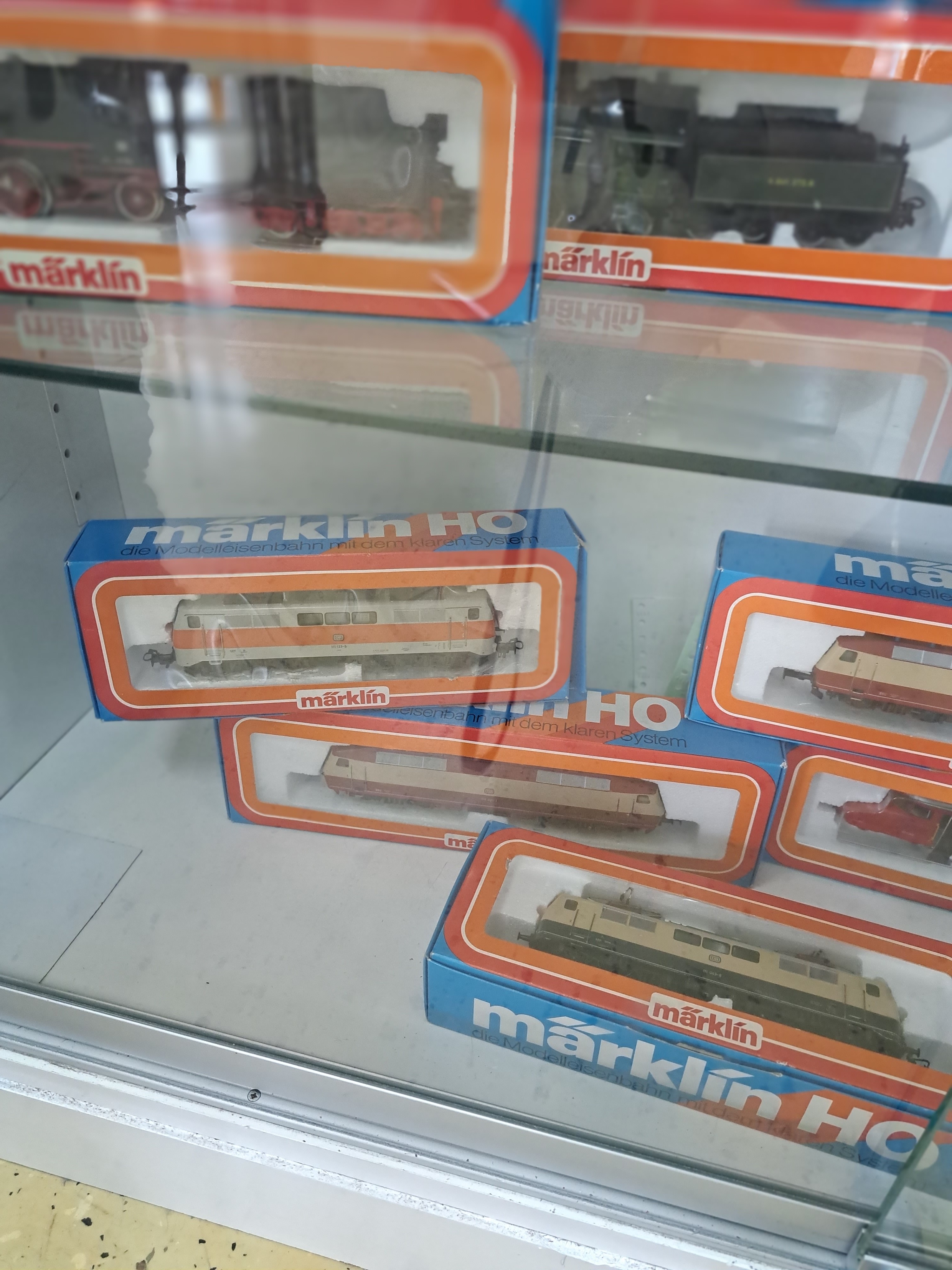 Detail c: Konvolut Modelleisenbahnen: Märklin, Spur H0, Bj. Loks 1974-1986, Wägen 1975-1988, Schlepptender-/Dampfloks 2x 3082, 3085, 3092, 3093, 3099, 3102, ...