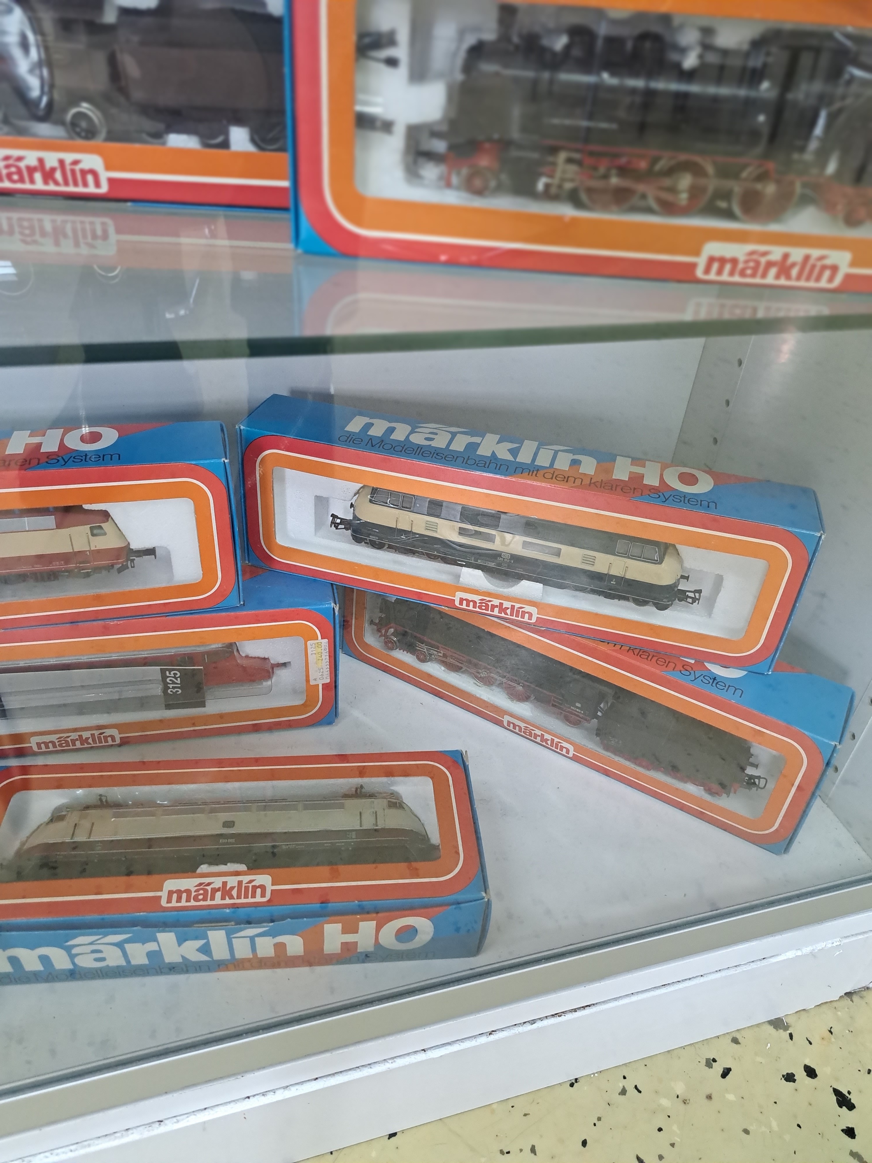 Detail d: Konvolut Modelleisenbahnen: Märklin, Spur H0, Bj. Loks 1974-1986, Wägen 1975-1988, Schlepptender-/Dampfloks 2x 3082, 3085, 3092, 3093, 3099, 3102, ...