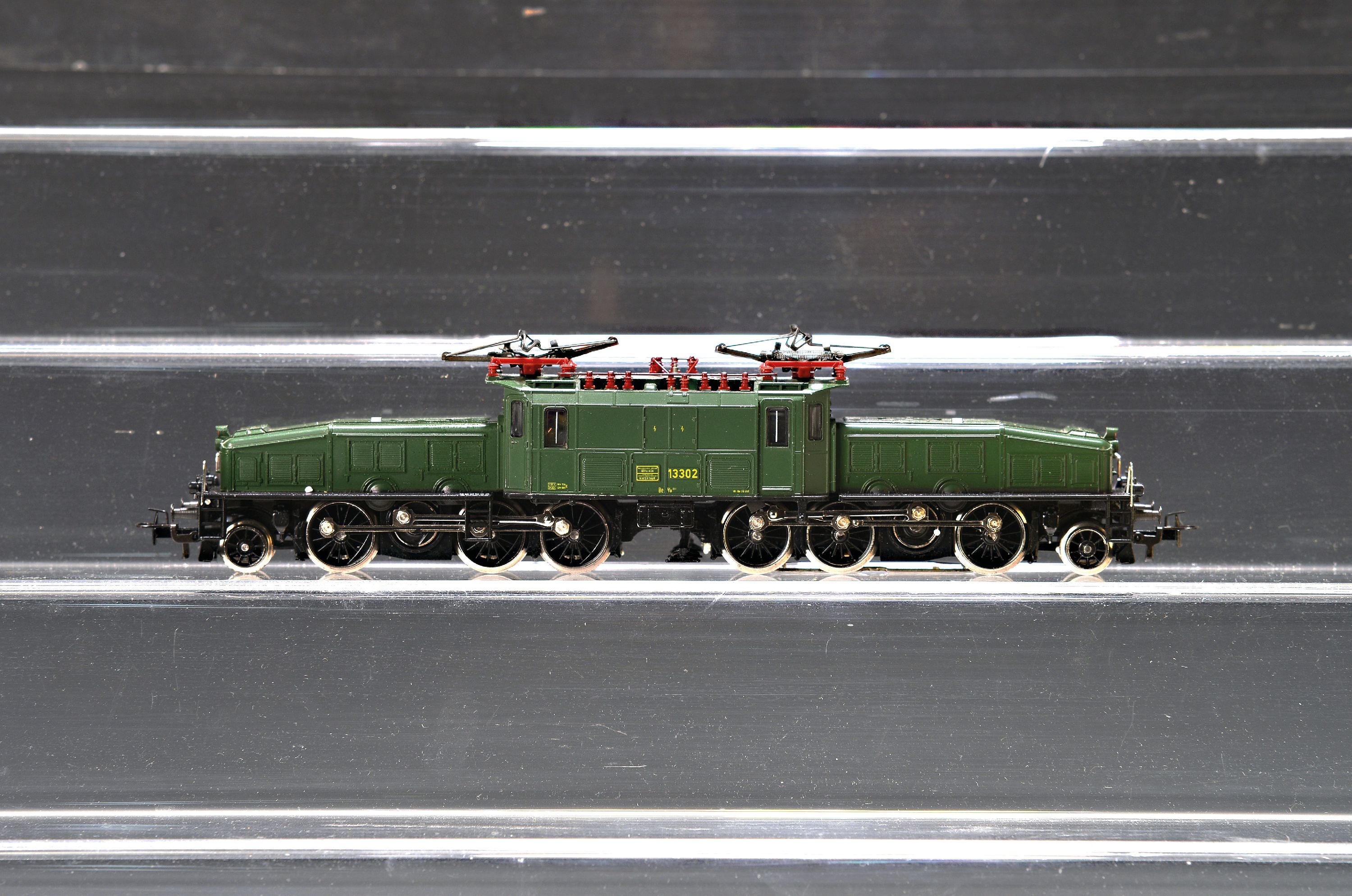 Image 27045855 - Märklin, Spur H0, 3056 ´Krokodil´, Bj. 1974 -1986, E-Lok BR 13302, grün, OVP, leichte ...