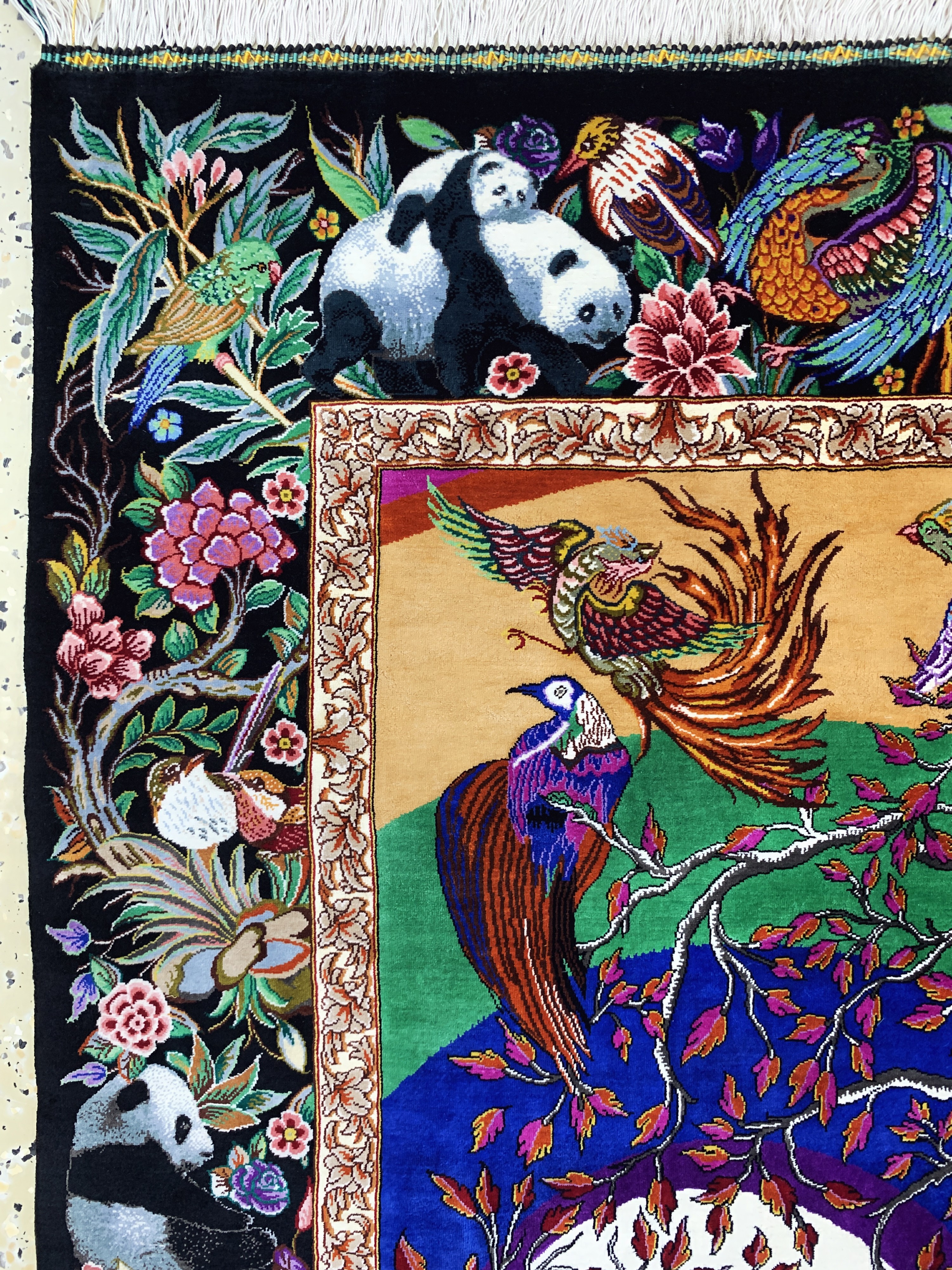 Detail e: Ghom Seide fein signiert, Persien, ca. 20 Jahre, reine Naturseide, ca. 155 x 100 cm, ca.1,0 Mio. Kn/qm, (Sehr guter Zustand)