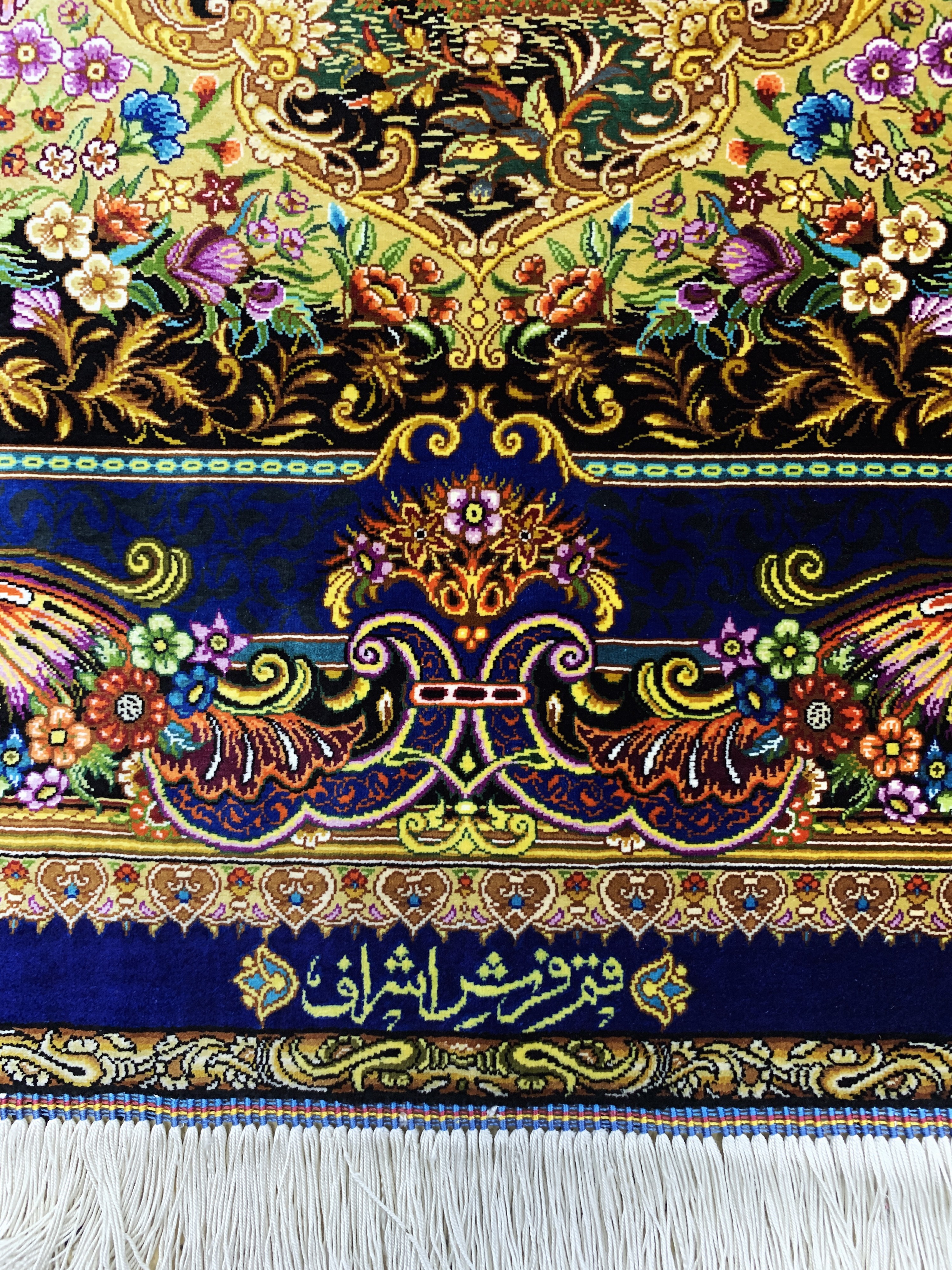 Detail c: Ghom Seide fein signiert, Persien, ca. 20 Jahre, reine Naturseide, ca. 154 x 103 cm, ca.1,0 Mio. Kn/qm, (Sehr guter Zustand)