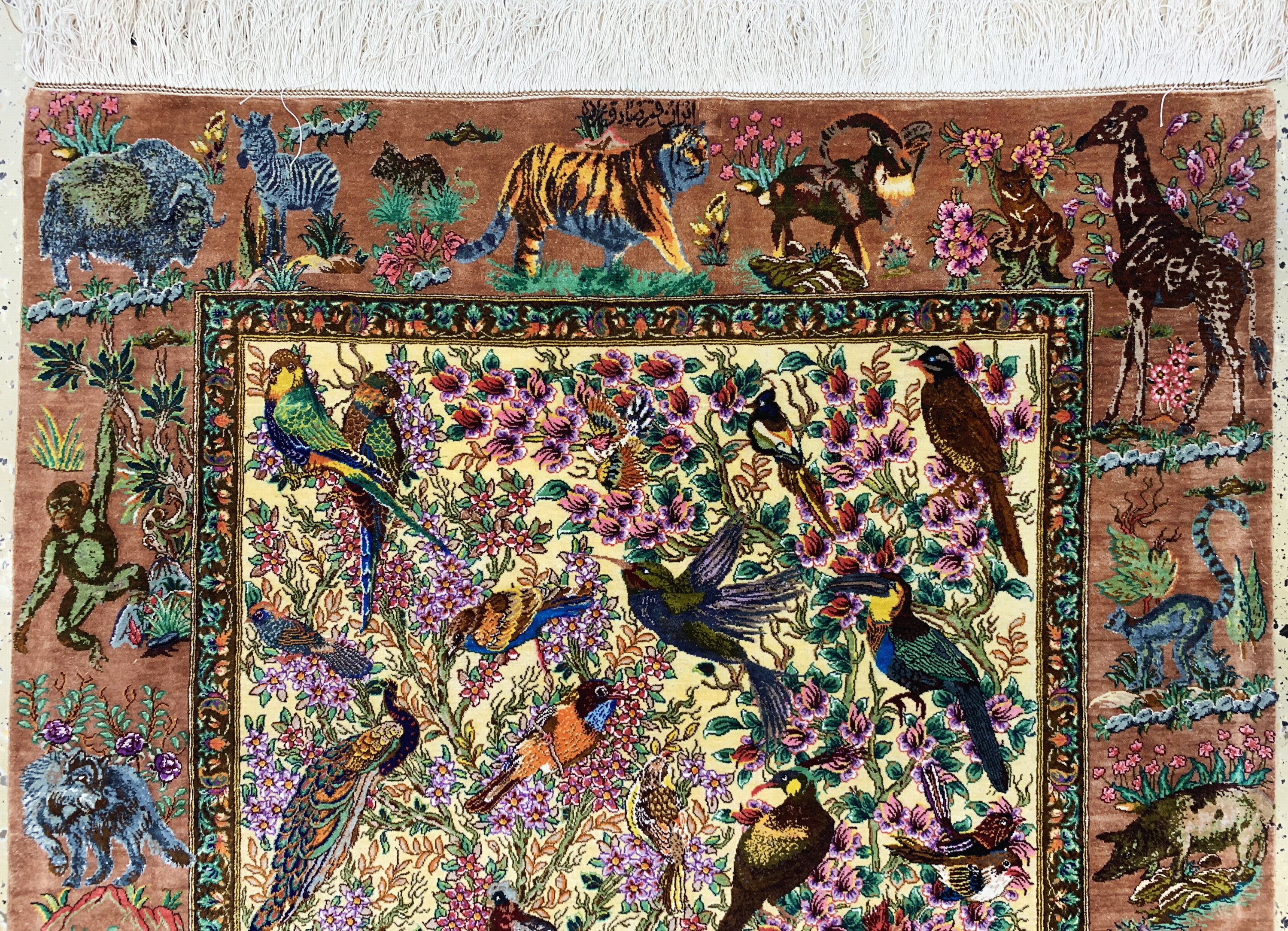 Detail a: Ghom Seide fein signiert, Persien, ca. 20 Jahre, reine Naturseide, ca. 154 x 100 cm, ca.1,0 Mio. Kn/qm, (Sehr guter Zustand)