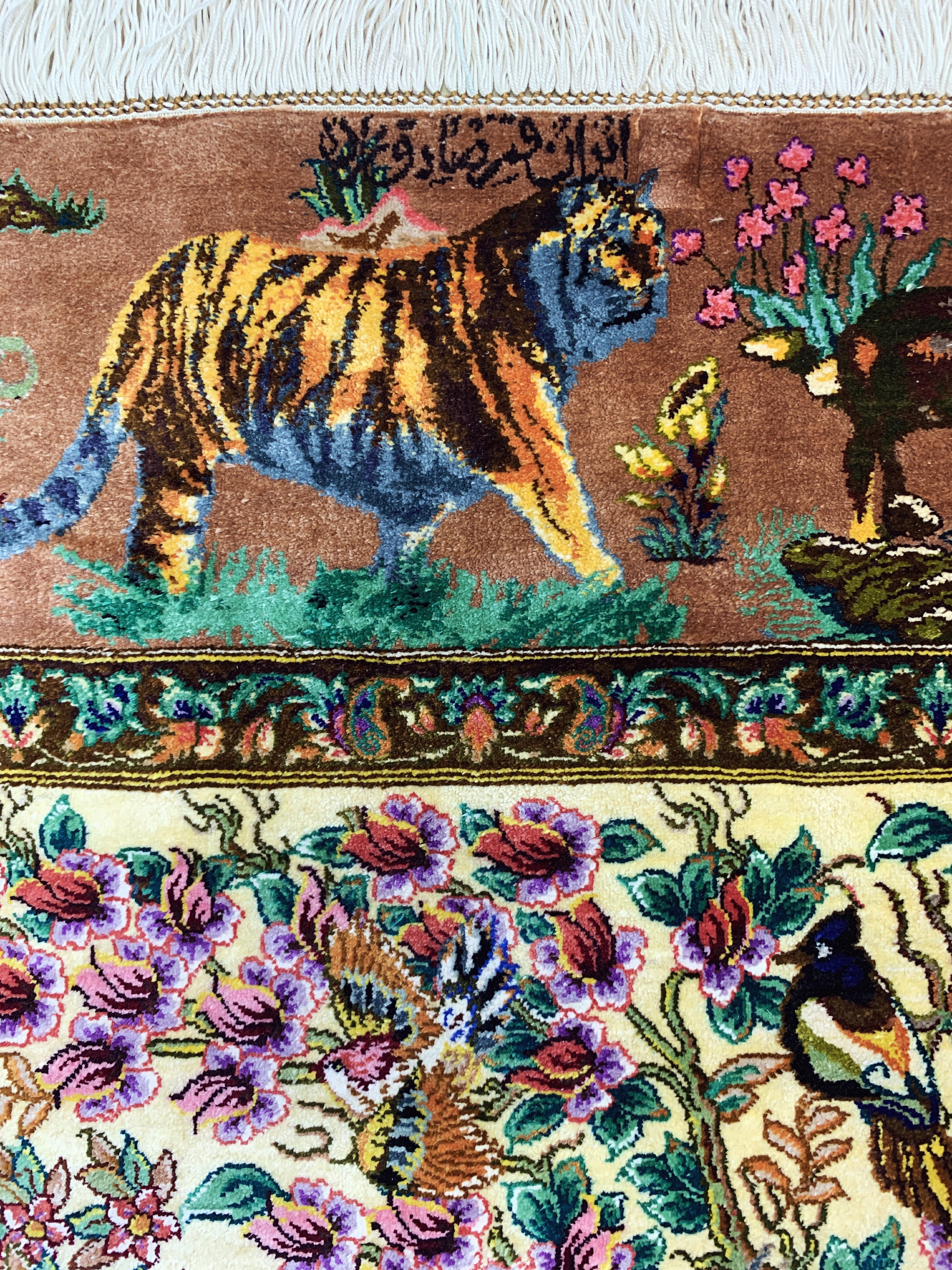 Detail c: Ghom Seide fein signiert, Persien, ca. 20 Jahre, reine Naturseide, ca. 154 x 100 cm, ca.1,0 Mio. Kn/qm, (Sehr guter Zustand)